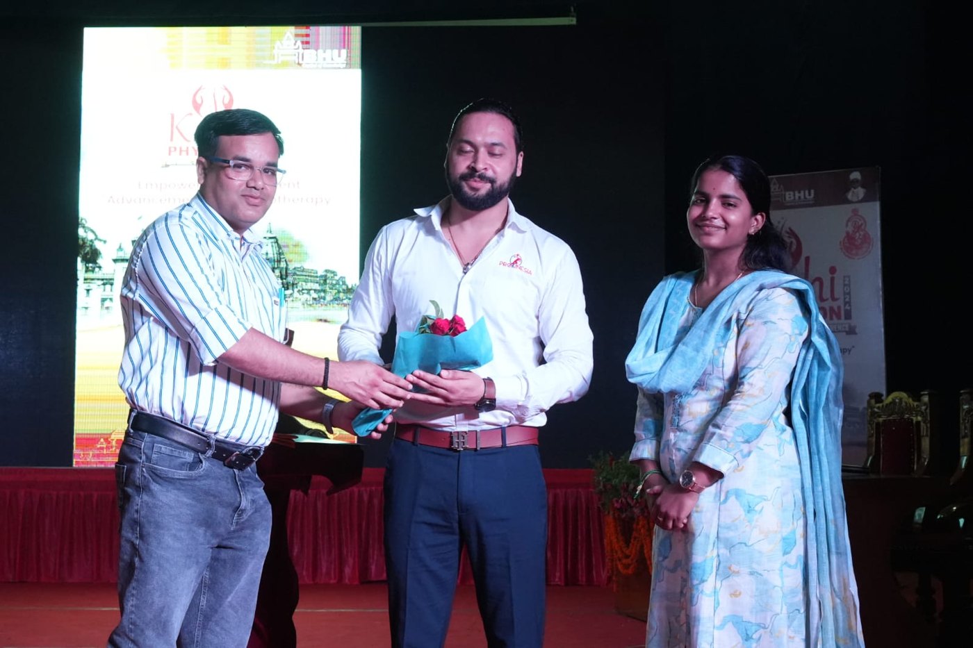 Welcoming a guest speaker at Kashi Physiocon, BHU