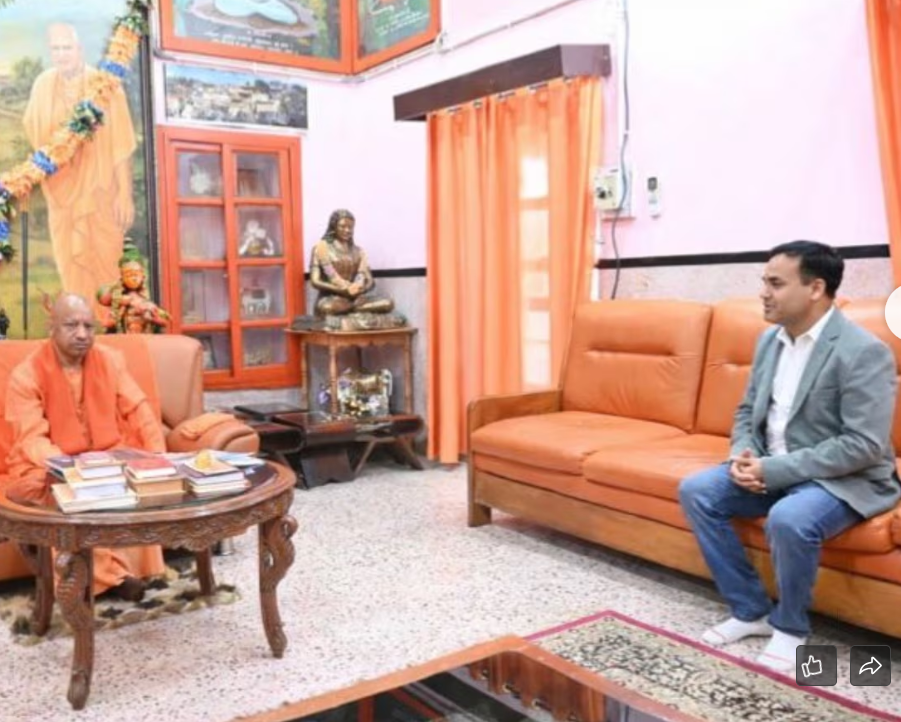 Dr. D.K. Dubey meeting CM Yogi Adityanath